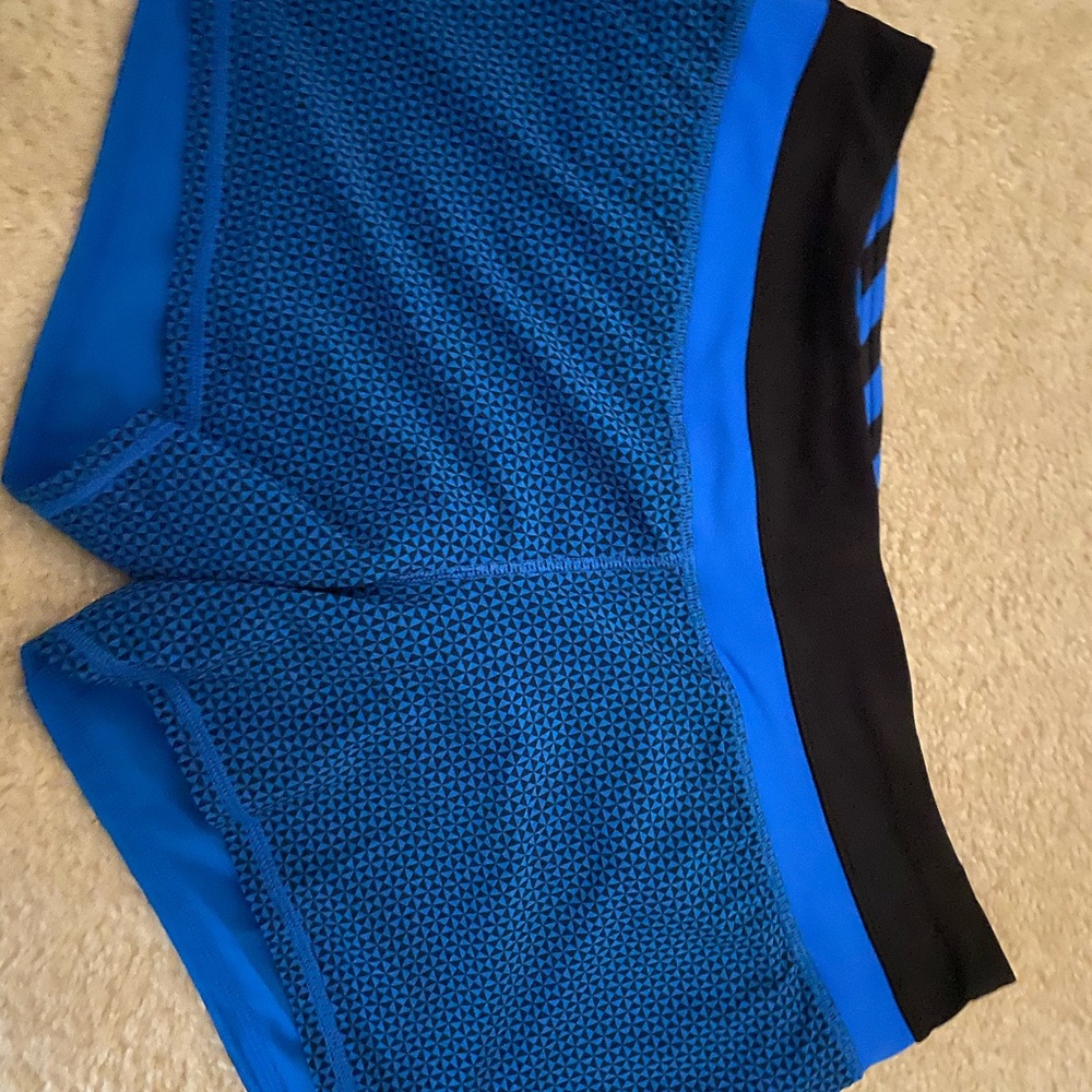 Size 10 lululemon shorts